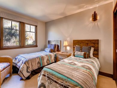 Beaver Creek Vacation Townhouse Sleeps Ten Guests.