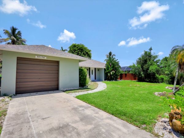 Marco Island Three Bedroom Vacation Pool Home Sleeps Eight