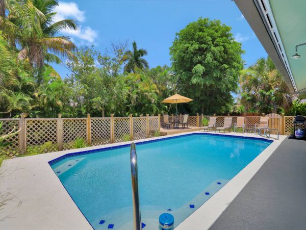Marco Island Three Bedroom Vacation Pool Home Sleeps Eight