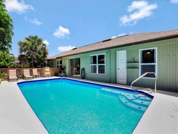Marco Island Three Bedroom Vacation Pool Home Sleeps Eight