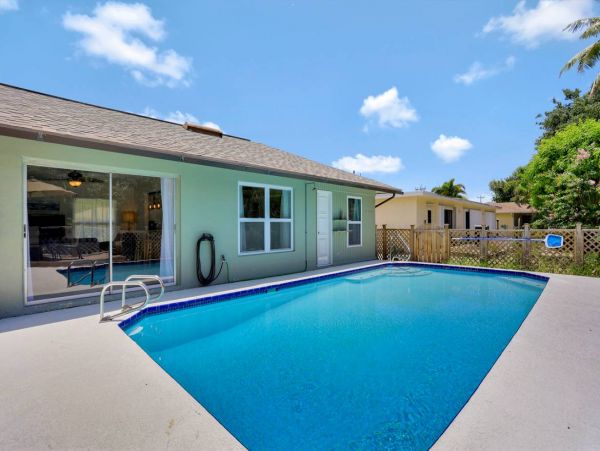 Marco Island Three Bedroom Vacation Pool Home Sleeps Eight