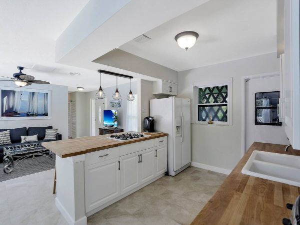 Marco Island Three Bedroom Vacation Pool Home Sleeps Eight