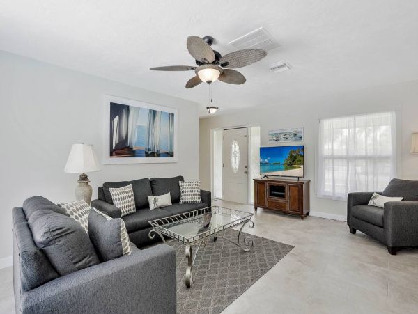 Marco Island Three Bedroom Vacation Pool Home Sleeps Eight