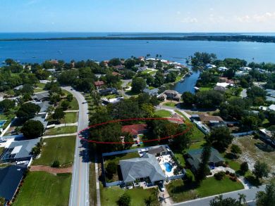 Charming Four Bedroom Bradenton Pool Home Charming Four Bedroom Bradenton Pool Home