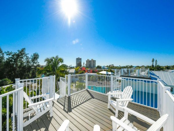 Luxury Siesta Key Vacation Rental with Private Pool & Rooftop Deck
