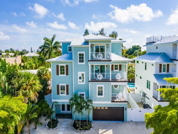 Luxury Siesta Key Vacation Rental with Private Pool & Rooftop Deck