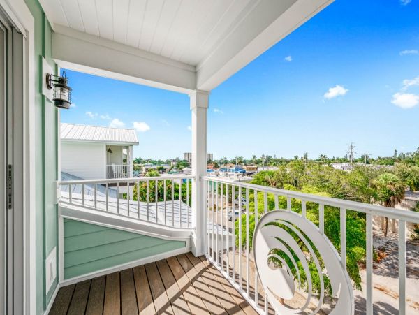 Luxury Siesta Key Vacation Rental with Private Pool & Rooftop Deck