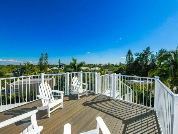 Luxury Siesta Key Vacation Rental with Private Pool & Rooftop Deck