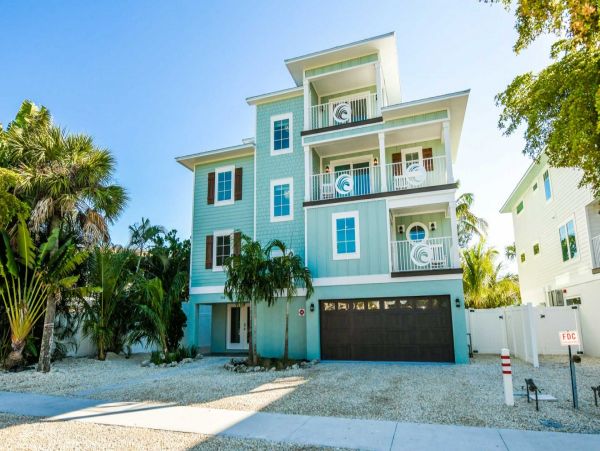 Luxury Siesta Key Vacation Rental with Private Pool & Rooftop Deck