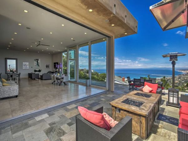 La Jolla Vacation Home Sleeps 15 Guests with Amazing Views