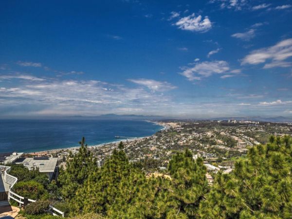 La Jolla Vacation Home Sleeps 15 Guests with Amazing Views