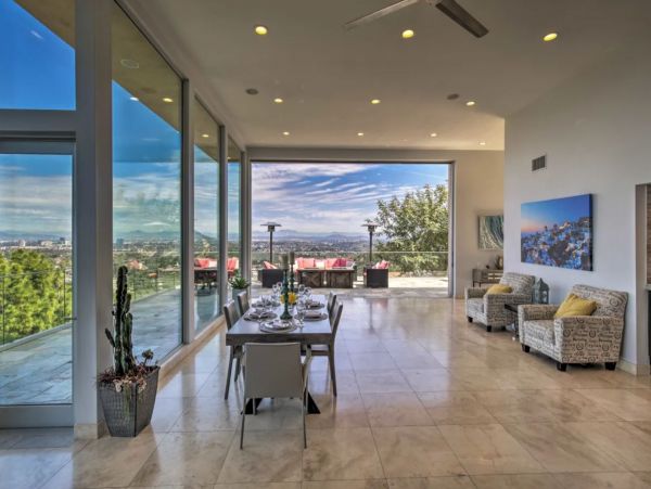 La Jolla Vacation Home Sleeps 15 Guests with Amazing Views