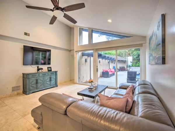 La Jolla Vacation Home Sleeps 15 Guests with Amazing Views