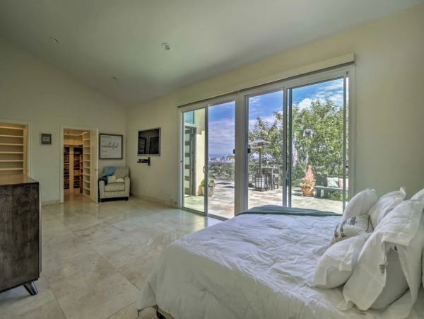 La Jolla Vacation Home Sleeps 15 Guests with Amazing Views