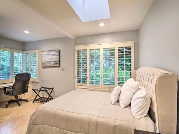 La Jolla Vacation Home Sleeps 15 Guests with Amazing Views