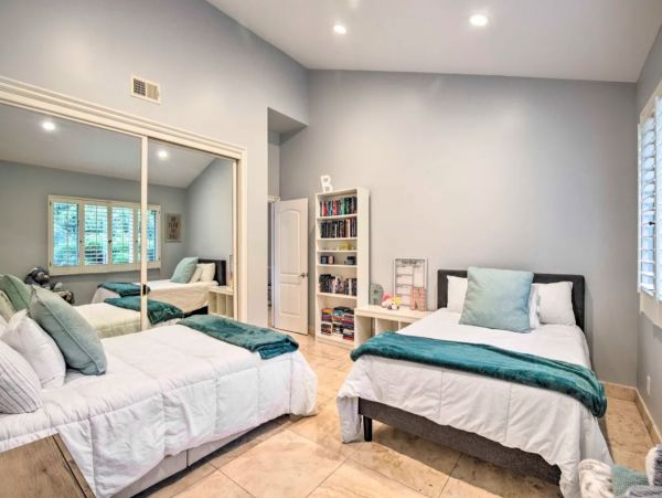 La Jolla Vacation Home Sleeps 15 Guests with Amazing Views