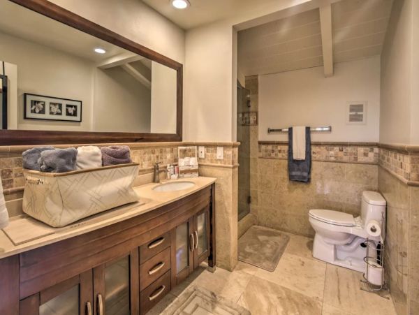 La Jolla Vacation Home Sleeps 15 Guests with Amazing Views