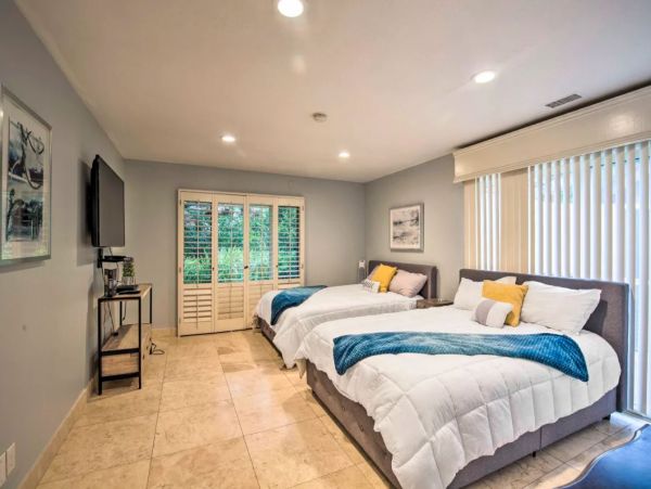 La Jolla Vacation Home Sleeps 15 Guests with Amazing Views