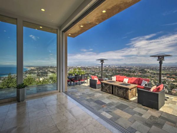 La Jolla Vacation Home Sleeps 15 Guests with Amazing Views