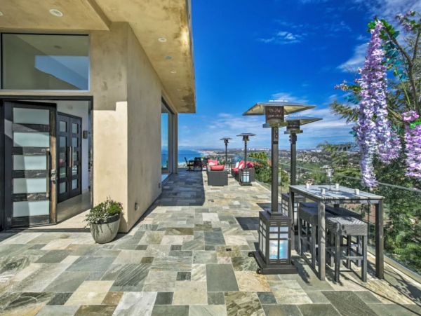 La Jolla Vacation Home Sleeps 15 Guests with Amazing Views