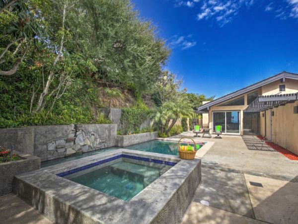 La Jolla Vacation Home Sleeps 15 Guests with Amazing Views
