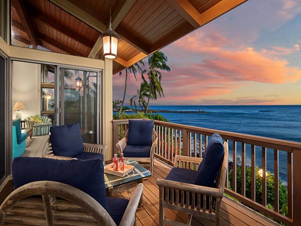 Oceanfront Four Bedroom Luxury Vacation Home in Koloa