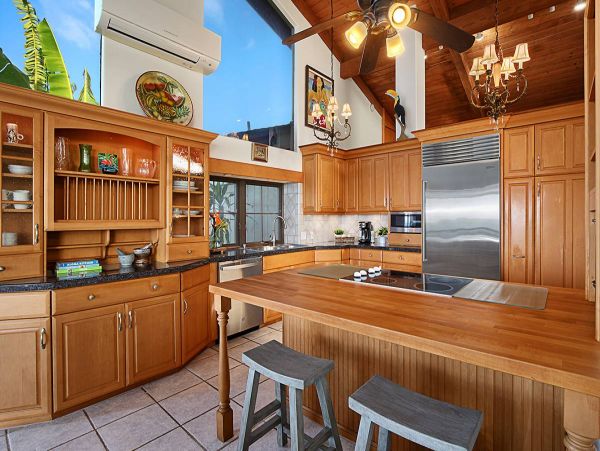 Oceanfront Four Bedroom Luxury Vacation Home in Koloa