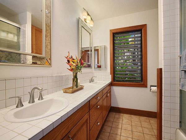 Oceanfront Four Bedroom Luxury Vacation Home in Koloa