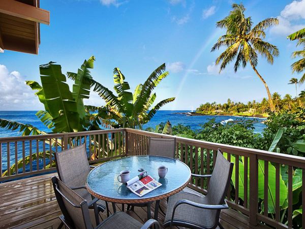 Oceanfront Four Bedroom Luxury Vacation Home in Koloa