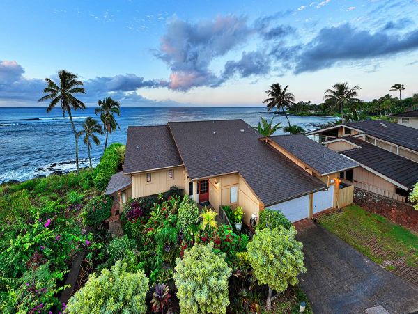 Oceanfront Four Bedroom Luxury Vacation Home in Koloa