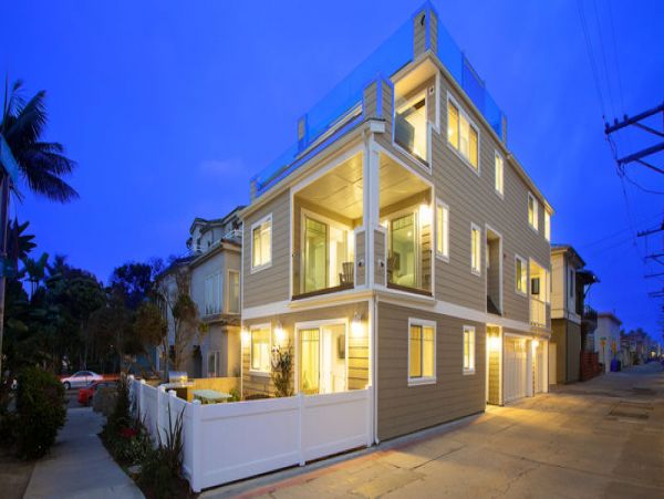 Mission Beach 6 Bedroom Walk to Beach Home