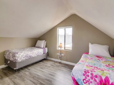 Mission Beach Vacation Rental Home Sleeps Seventeen Guests