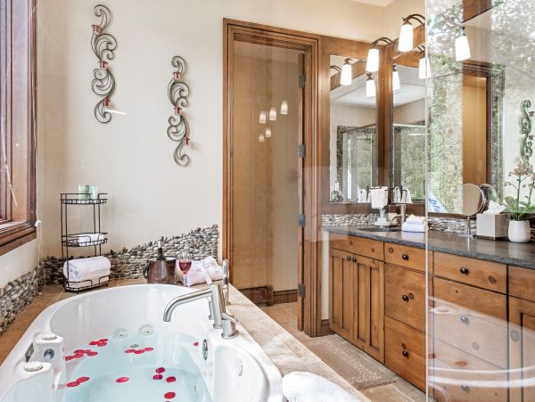 Avon Luxury Vacation Rental Home Four Bedrooms