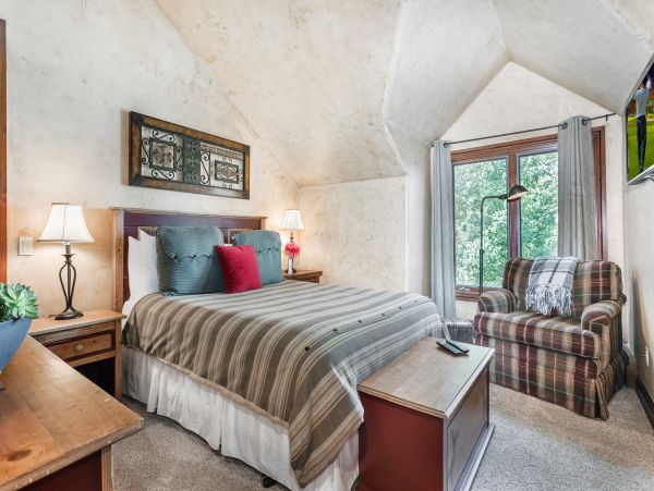 Avon Luxury Vacation Rental Home Four Bedrooms