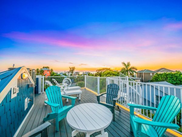 Six Bedroom Luxury Rental Pool Home in Siesta Key