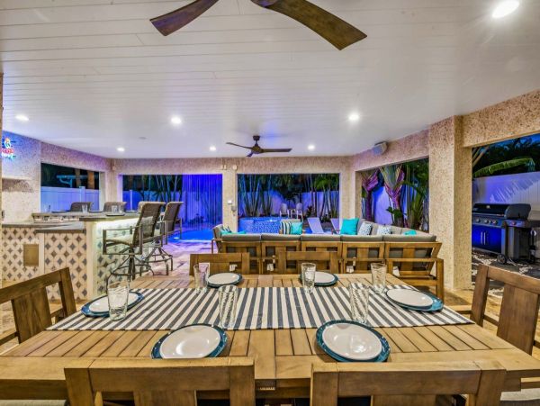Six Bedroom Luxury Rental Pool Home in Siesta Key