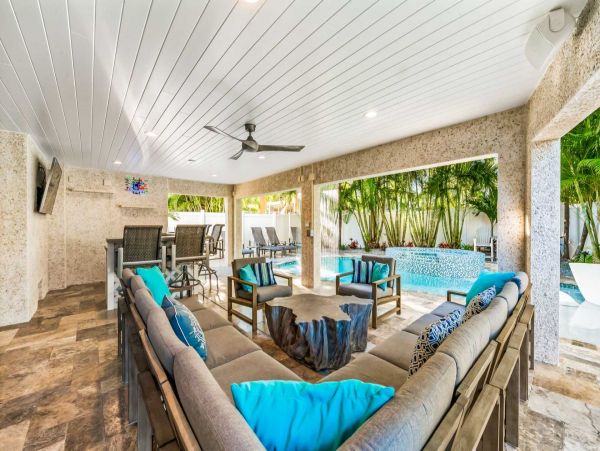 Six Bedroom Luxury Rental Pool Home in Siesta Key