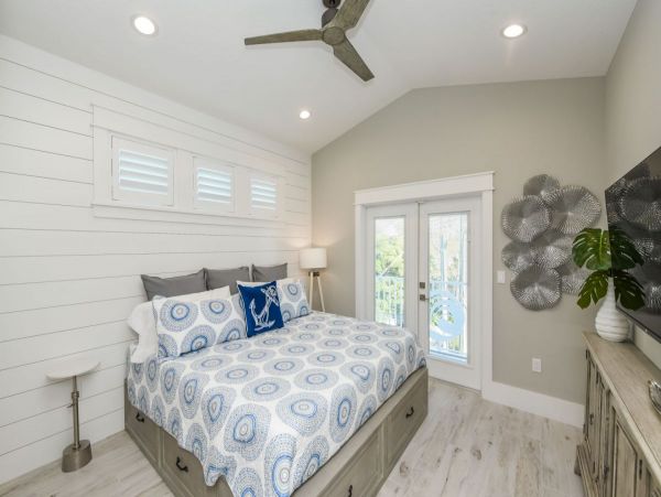 Six Bedroom Luxury Rental Pool Home in Siesta Key