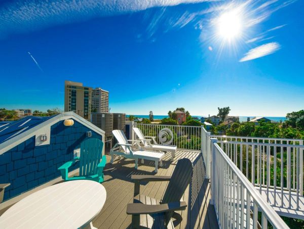 Six Bedroom Luxury Rental Pool Home in Siesta Key