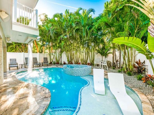 Six Bedroom Luxury Rental Pool Home in Siesta Key