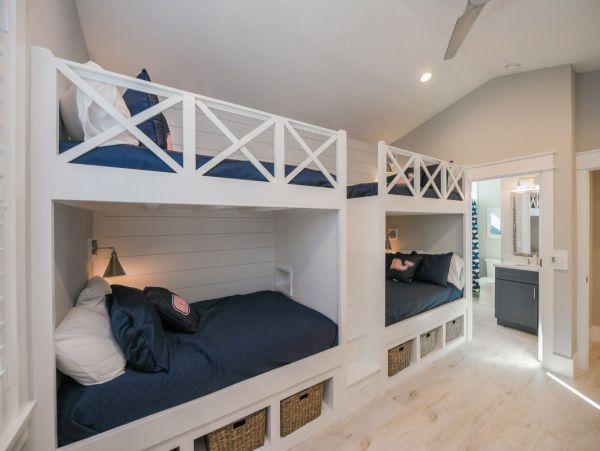 Six Bedroom Luxury Rental Pool Home in Siesta Key