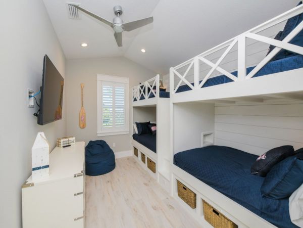 Six Bedroom Luxury Rental Pool Home in Siesta Key