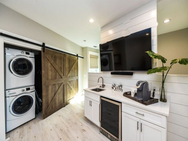 Six Bedroom Luxury Rental Pool Home in Siesta Key