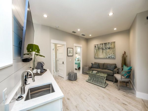 Six Bedroom Luxury Rental Pool Home in Siesta Key