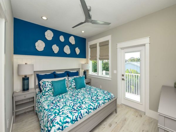 Six Bedroom Luxury Rental Pool Home in Siesta Key
