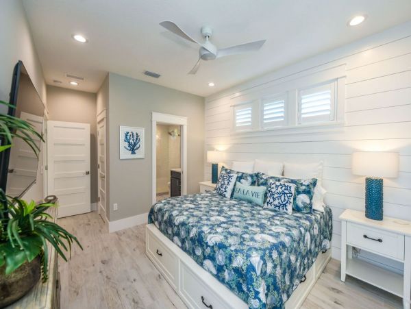 Six Bedroom Luxury Rental Pool Home in Siesta Key