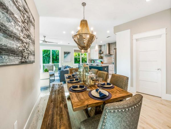 Six Bedroom Luxury Rental Pool Home in Siesta Key