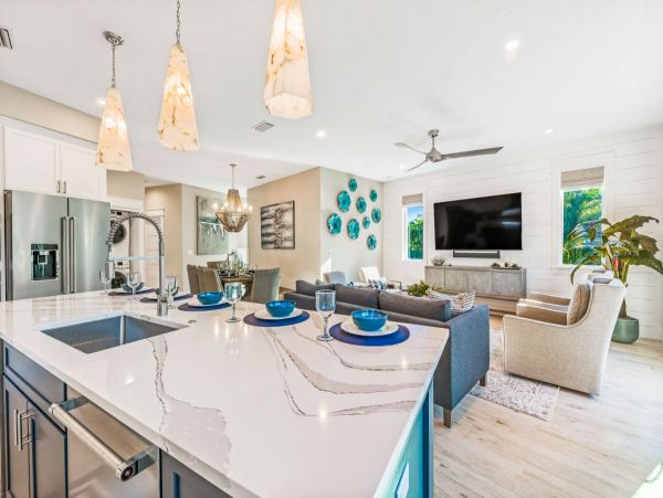 Six Bedroom Luxury Rental Pool Home in Siesta Key