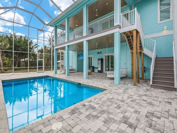 Sanibel Vacation Home Sleeps Six Guests