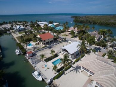 Marathon 4 Bedroom Canal Front Pool Home
